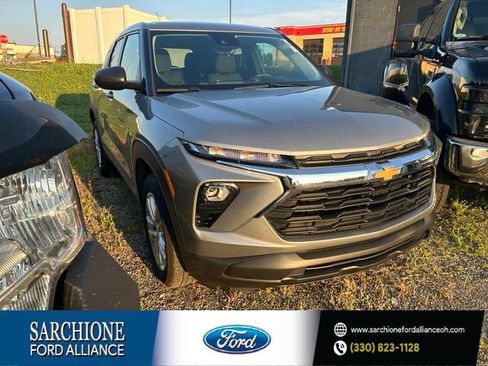 Used 2025 Chevrolet TrailBlazer LS w/ LS Convenience Package AWD/4WD image 1