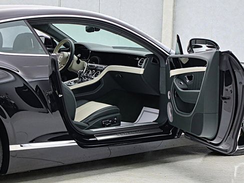 Used 2024 Bentley Continental GT V8 image 17