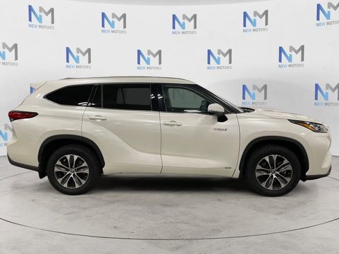 Used 2020 Toyota Highlander XLE image 6