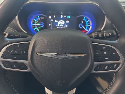 Used 2024 Chrysler Pacifica Limited FWD image 24