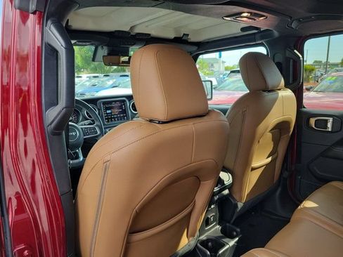Used 2021 Jeep Gladiator Overland AWD/4WD image 13