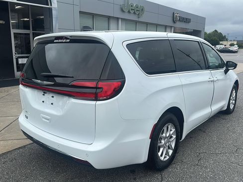 New 2026 Chrysler Pacifica Select image 12