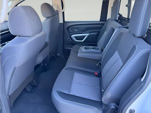Used 2022 Nissan Titan SV image 32