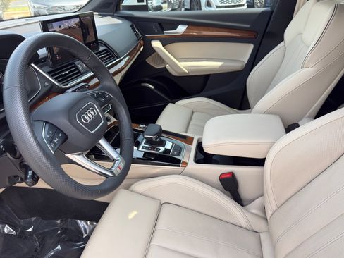 Used 2024 Audi Q5 e Premium Plus w/ Premium Plus Package AWD/4WD image 10