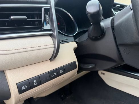 Used 2018 Toyota Camry LE FWD image 20