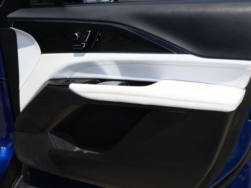 Used 2024 Cadillac Lyriq Luxury RWD image 21
