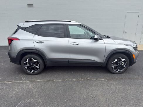 Used 2025 Kia Seltos S AWD/4WD image 6