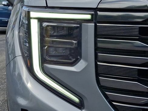 Certified 2023 GMC Sierra 1500 AT4 w/ Technology Package AWD/4WD image 9