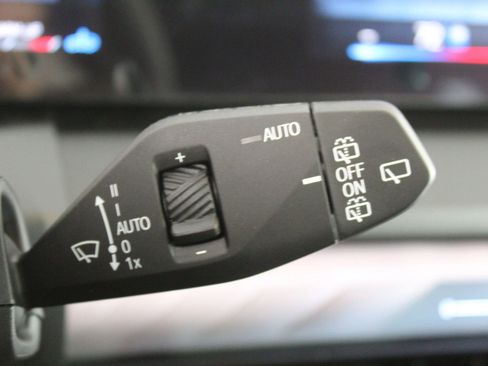 Used 2025 BMW X3 xDrive30i w/ Premium Package image 34