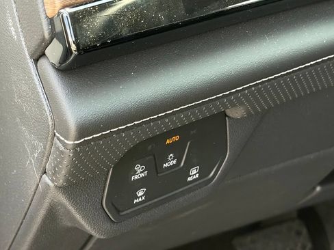 Used 2026 Volkswagen Atlas SE FWD image 6