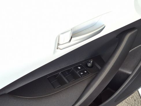 Used 2026 Toyota Corolla SE FWD image 9