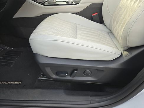 Used 2025 Mitsubishi Outlander SEL FWD image 25