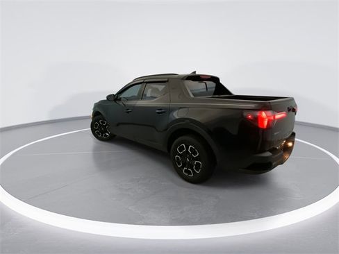 Used 2023 Hyundai Santa Cruz SEL Premium image 2