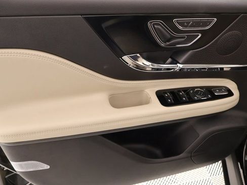 New 2026 Lincoln Corsair Premiere image 16