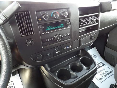 Used 2022 GMC Savana 2500 RWD image 22
