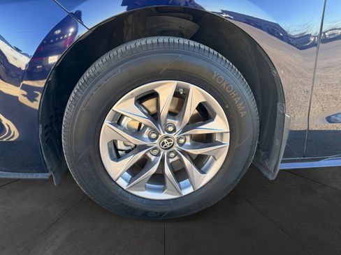 Used 2023 Toyota Sienna XLE image 14