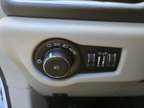 Used 2021 Chrysler Pacifica Touring-L image 24