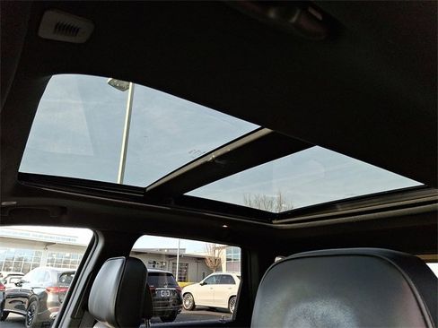 Used 2017 Jeep Grand Cherokee Overland image 15