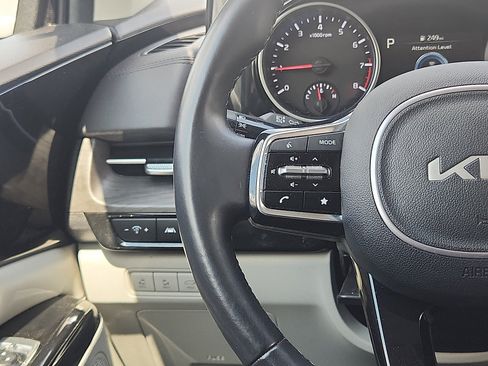 Used 2024 Kia Carnival EX FWD image 15