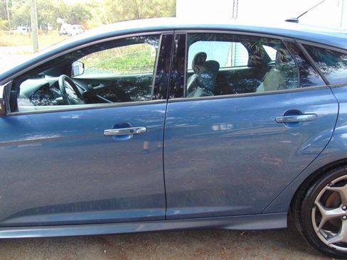 Used 2018 Ford Focus ST image 3