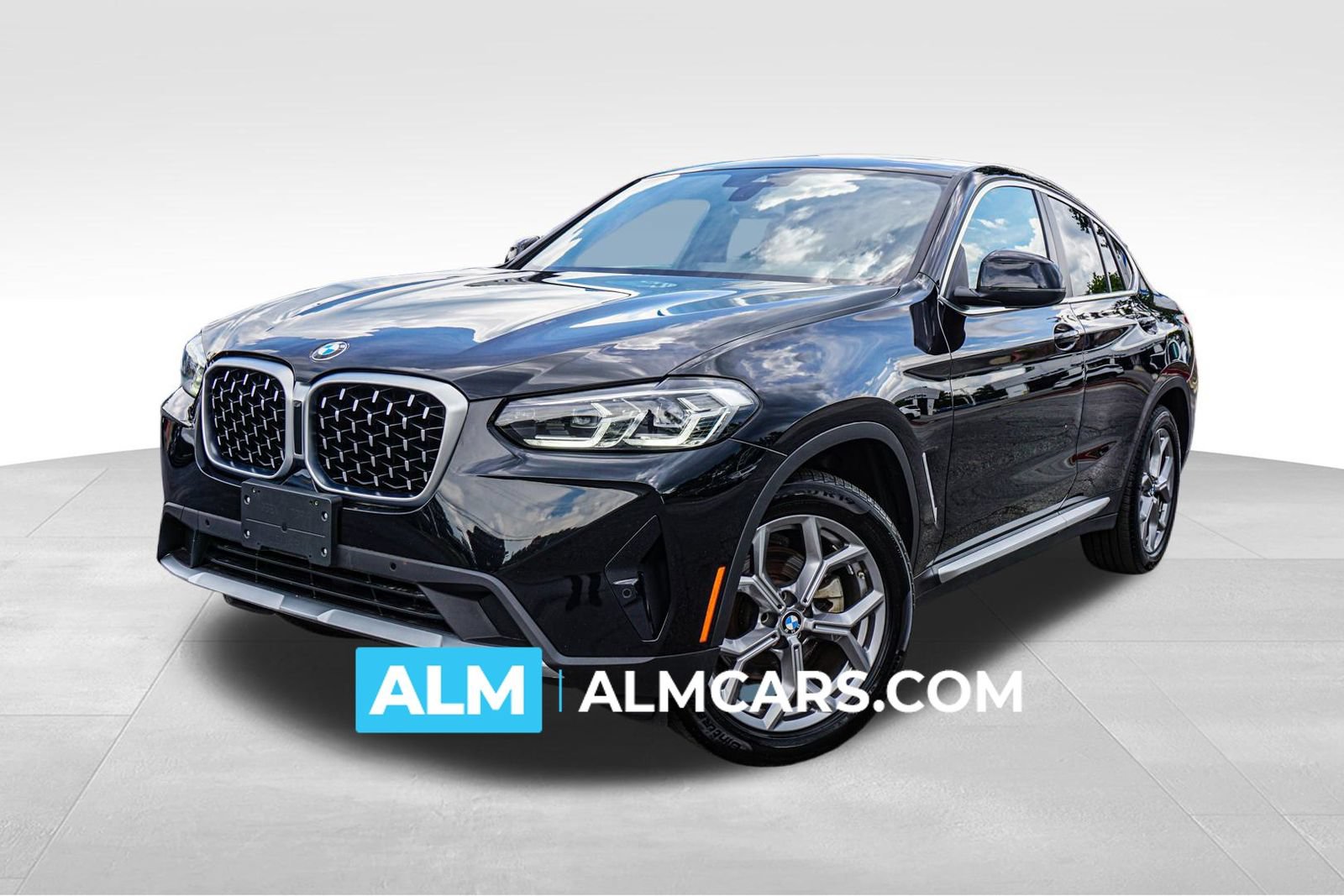 Used 2025 BMW X4 xDrive30i AWD/4WD image 1
