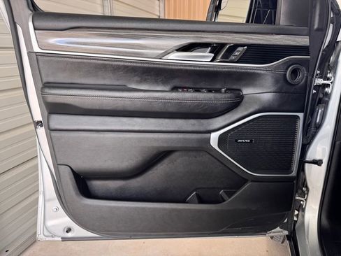 Used 2024 Jeep Wagoneer L Series II w/ Flexible Seating Group RWD image 22