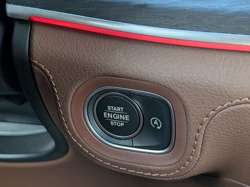 Used 2025 Mercedes-Benz GLS 580 4MATIC image 17