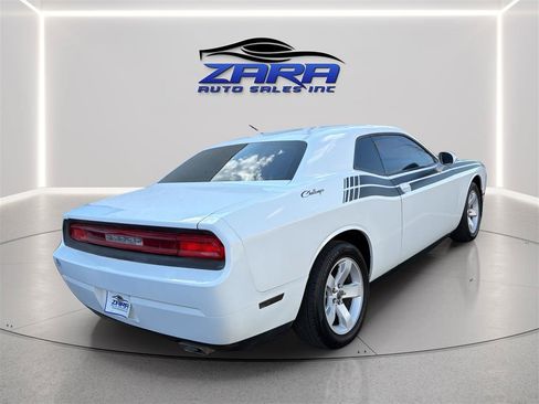 Used 2013 Dodge Challenger SXT RWD image 7