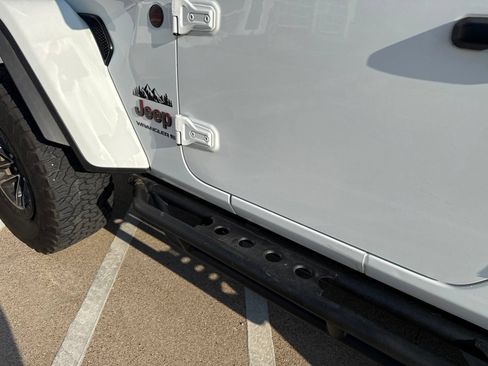 Used 2025 Jeep Wrangler Unlimited Rubicon AWD/4WD image 15