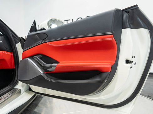 Used 2019 Ferrari Portofino image 39