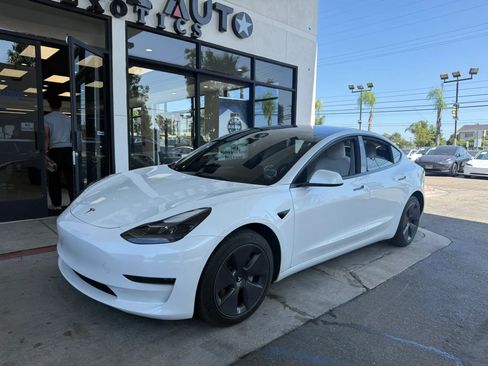Used 2022 Tesla Model 3 Standard Range RWD image 1