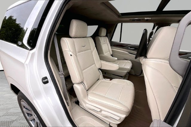Used 2024 Cadillac Escalade Premium Luxury Platinum AWD/4WD image 17