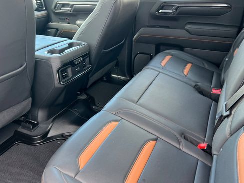Used 2023 GMC Sierra 1500 AT4 w/ Technology Package AWD/4WD image 9