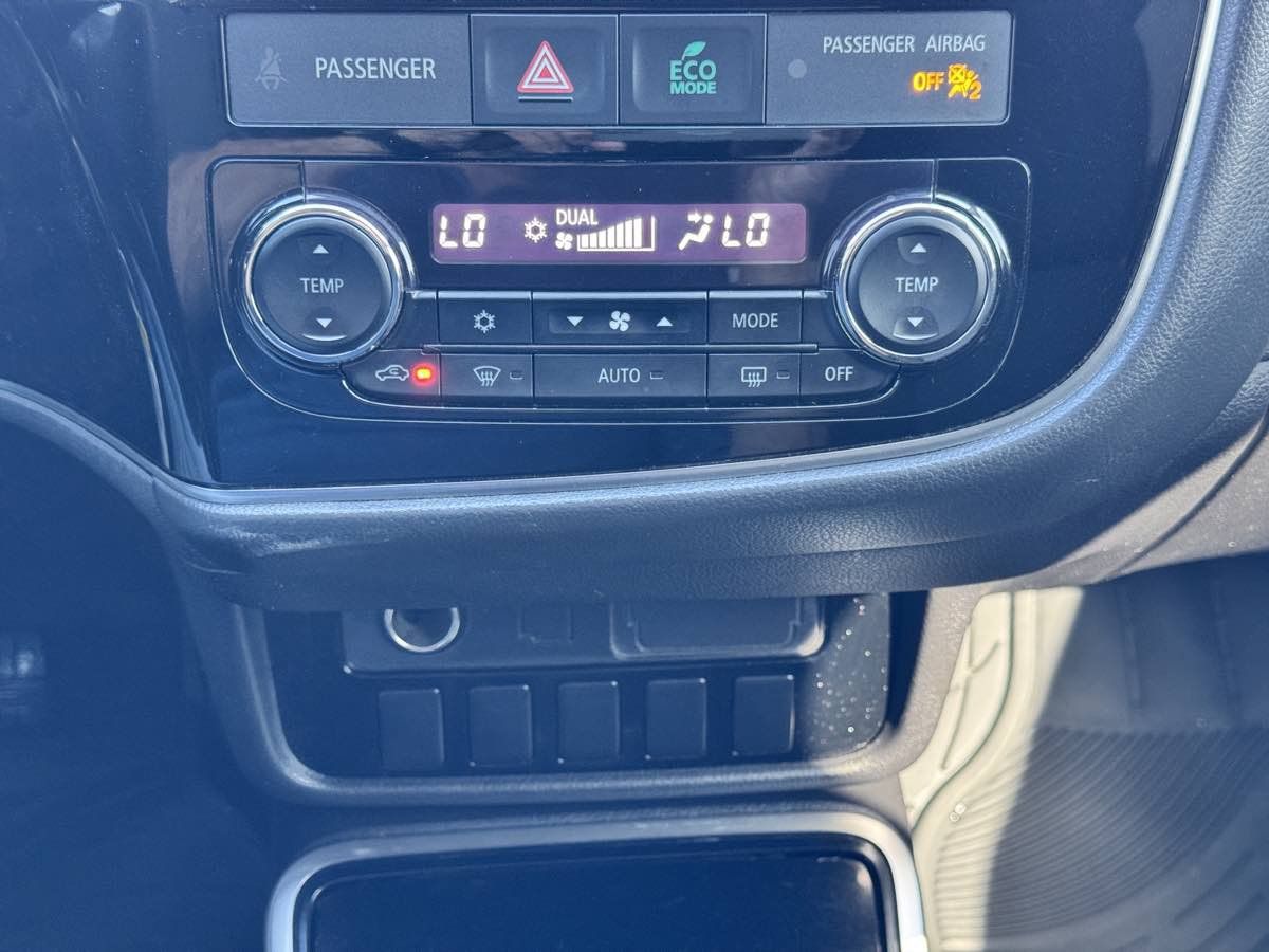 Used 2018 Mitsubishi Outlander ES FWD image 48