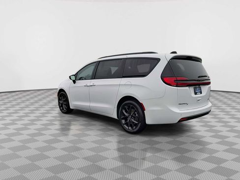 New 2026 Chrysler Pacifica Select image 6