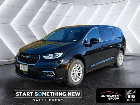 New 2026 Chrysler Pacifica Select image 1
