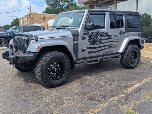 Used 2018 Jeep Wrangler Unlimited Sport AWD/4WD image 4