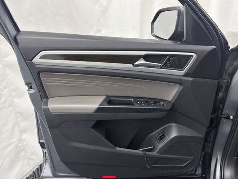 Used 2021 Volkswagen Atlas SE image 11