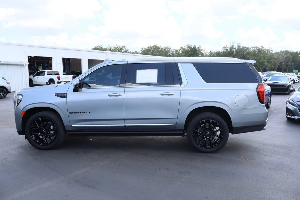 Used 2024 GMC Yukon XL Denali AWD/4WD image 6