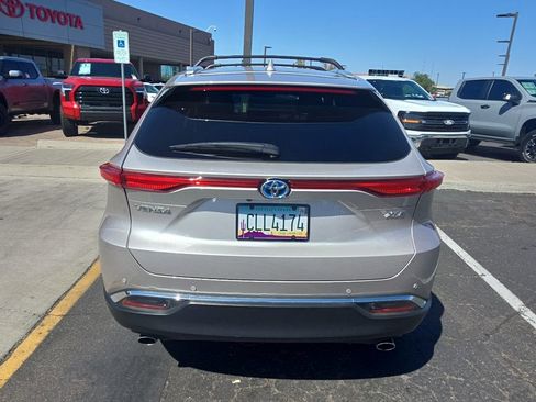 Used 2023 Toyota Venza XLE AWD/4WD image 5