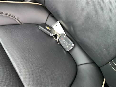 Used 2023 Chevrolet Traverse Premier w/ Redline Edition image 14