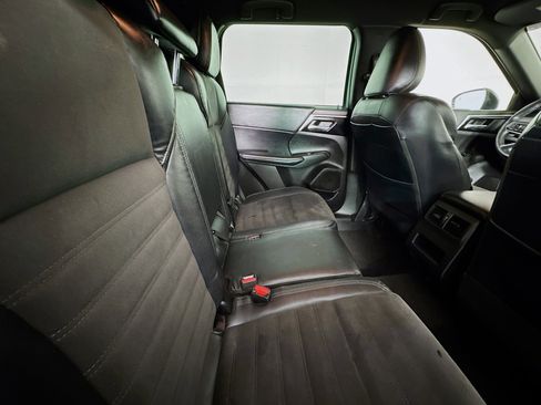 Used 2023 Mitsubishi Outlander SE image 26