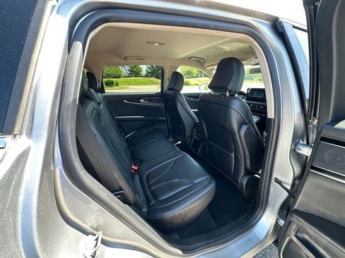 Used 2023 Lincoln Nautilus FWD w/ Premium Package image 17