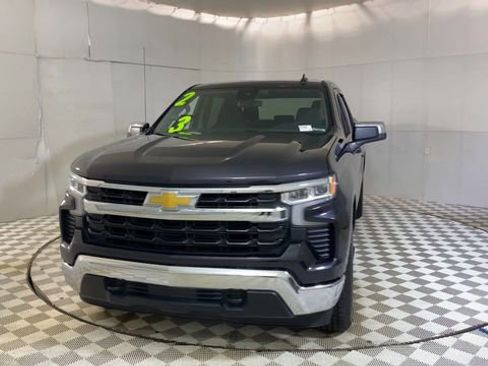 Used 2023 Chevrolet Silverado 1500 LT image 3