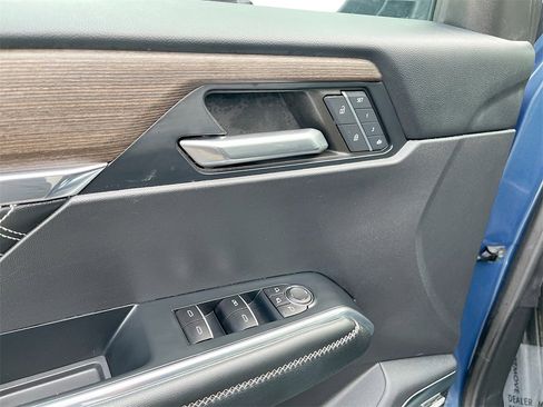 Used 2024 GMC Acadia Denali image 18