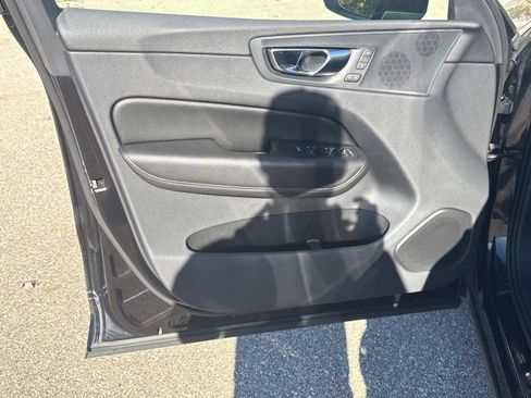 Used 2019 Volvo XC60 T5 Momentum w/ Premium Package image 16