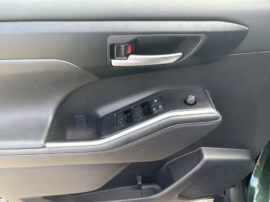 Used 2025 Toyota Highlander XLE FWD image 15