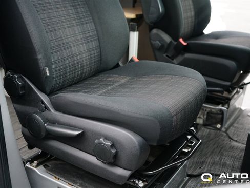 Used 2018 Mercedes-Benz Sprinter 2500 image 34