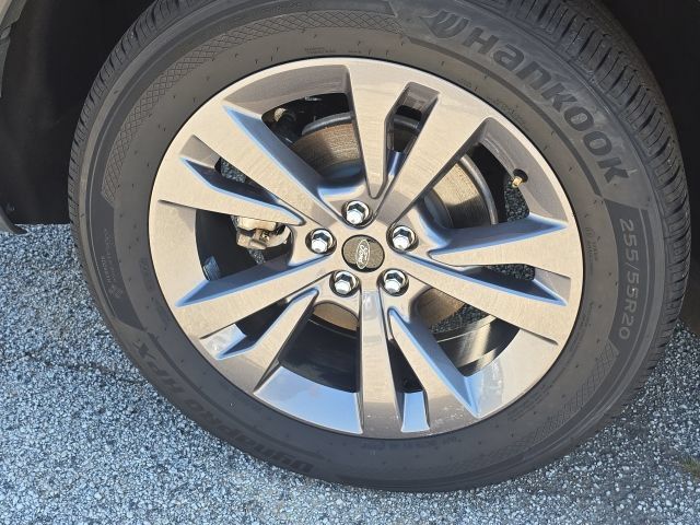Used 2024 Ford Explorer XLT w/ Equipment Group 202A RWD image 10