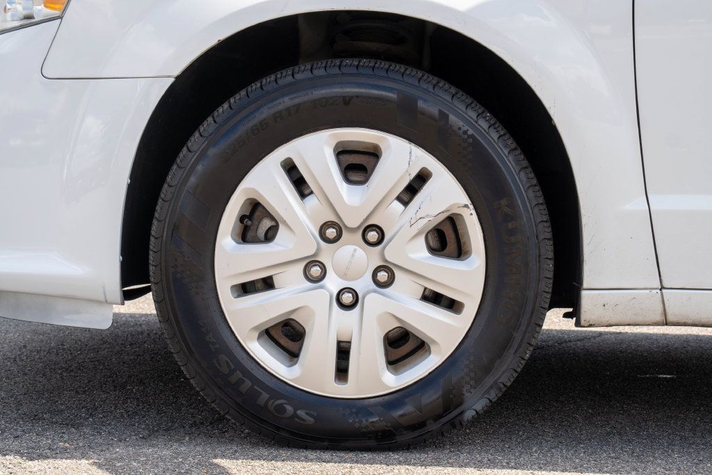 Used 2019 Dodge Grand Caravan SE w/ UConnect Hands-Free Group FWD image 29